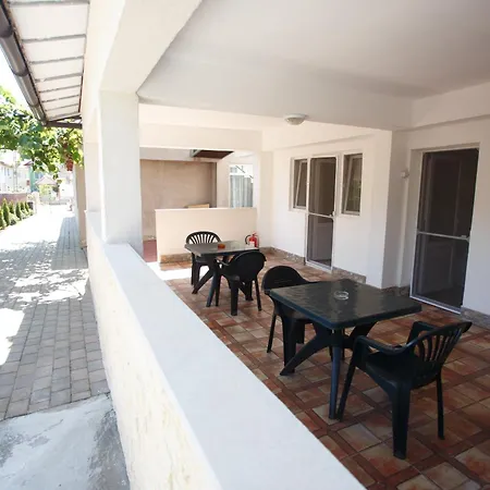 בית הארחה Casa Selena קוסטינסטי