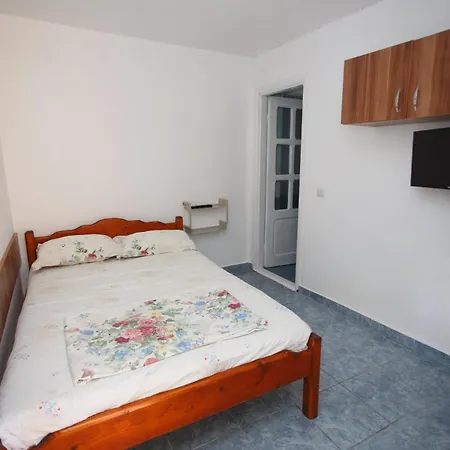 Casa Selena בית הארחה קוסטינסטי
