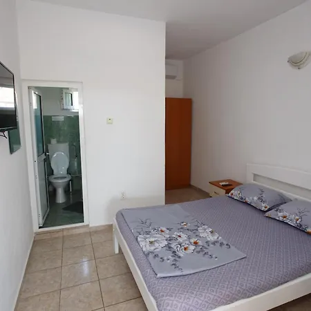 Casa Selena ゲストハウス コスティネシュティ