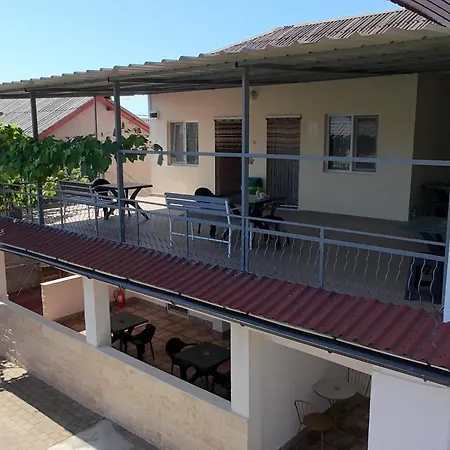 ゲストハウス Casa Selena コスティネシュティ